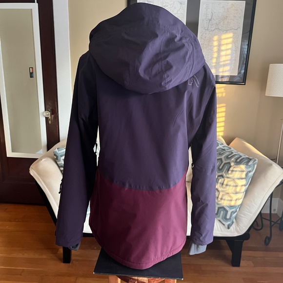 Flylow Daphne Hooded Insulated Jacket, Snow-Skirt Pit-Zips Wrist-Cuffs - Picture 2 of 8